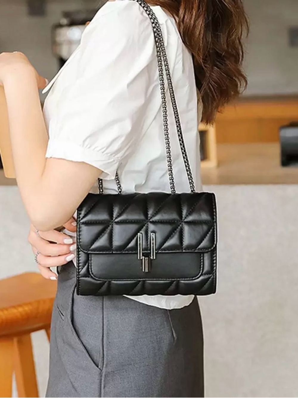 🌺 NewQuilted Chain Shoulder Bag in Black - Picture 8 of 8
